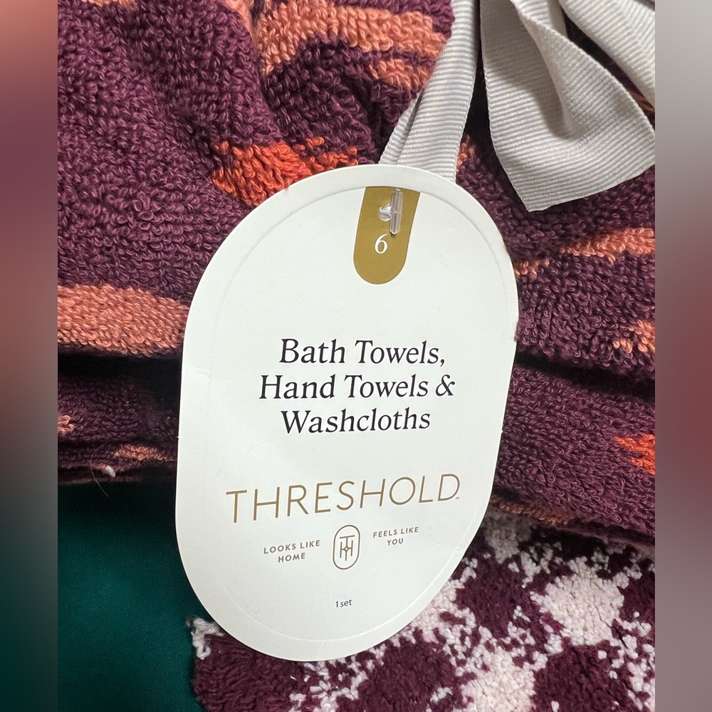 Shower curtain and mat and Bath Towel bundle - Picture 3 of 10